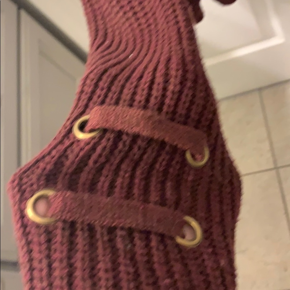 Maroon sweater - Picture 3 of 3